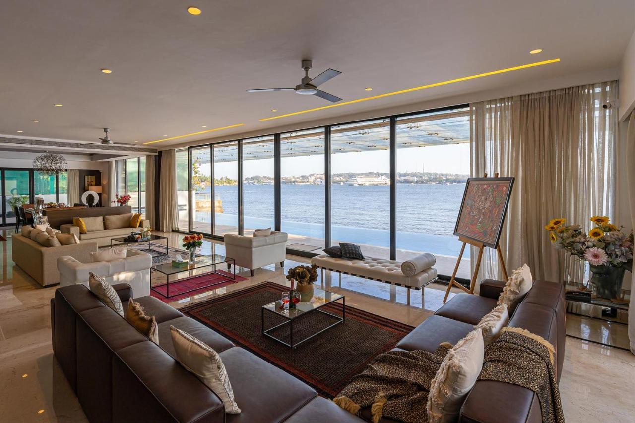 Oceanic Sunsets With River View, Comp Breakfast & Infinity Pool At Stayvista Verem Dış mekan fotoğraf