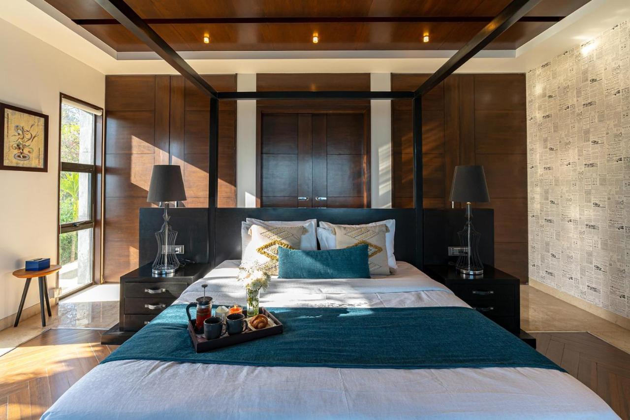 Oceanic Sunsets With River View, Comp Breakfast & Infinity Pool At Stayvista Verem Dış mekan fotoğraf